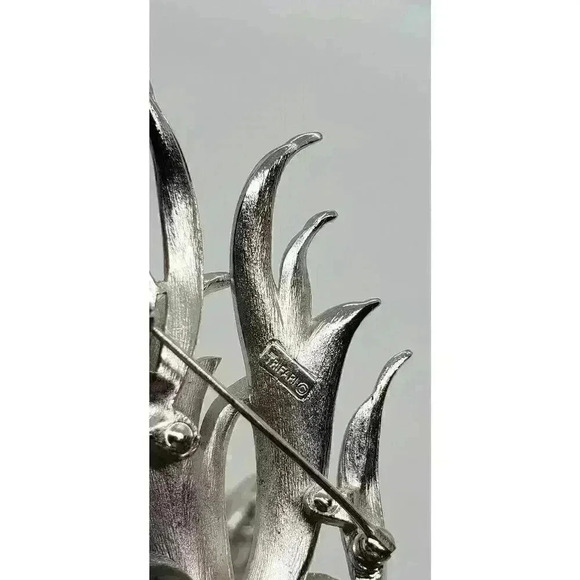 Vintage Crown Trifari Leaf Brooch Earrings Orig Set Silver Rare